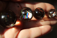 Cargar imagen en el visor de la galería, Esferas de Cuarzo Ahumado con Arcoíris 🌈✨