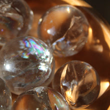 Cargar imagen en el visor de la galería, Esferas de Cuarzo Blanco Hialino con Arcoíris 🌈✨
