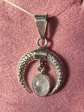 Cargar imagen en el visor de la galería, Dijes Piedra Luna (Plata .925)