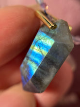 Cargar imagen en el visor de la galería, Dijes de distintos minerales con incrustación de zirconia