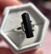 Cargar imagen en el visor de la galería, Anillos Turmalina negra