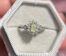 Cargar imagen en el visor de la galería, Anillos Prehenita