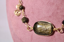 Cargar imagen en el visor de la galería, Gargantilla Obsidiana dorada (Alambrismo)