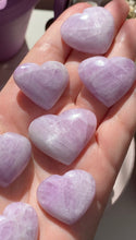 Cargar imagen en el visor de la galería, Corazones pequeños de Kunzita