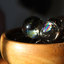 Cargar imagen en el visor de la galería, Esferas de Cuarzo Ahumado con Arcoíris 🌈✨
