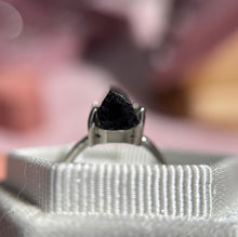 Cargar imagen en el visor de la galería, Anillos Turmalina negra