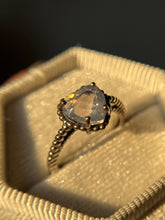 Cargar imagen en el visor de la galería, Anillo corazón de Cuarzo Lavanda (Plata .925)