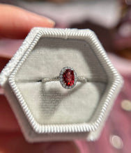 Cargar imagen en el visor de la galería, Anillos Granate