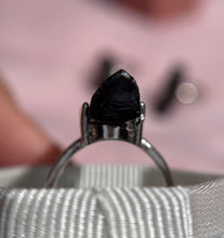 Cargar imagen en el visor de la galería, Anillos Turmalina negra