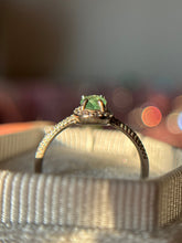 Cargar imagen en el visor de la galería, Anillo de Esmeralda (Plata .925)