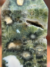 Cargar imagen en el visor de la galería, Obelisco grande de Jaspe Océano (orbicular)