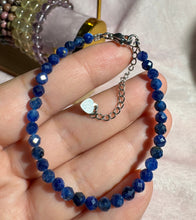 Cargar imagen en el visor de la galería, Pulsera Ajustable con Piedra facetada (Piedras varias)