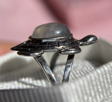 Cargar imagen en el visor de la galería, Anillo Tortuga Piedra Luna 🌈