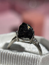 Cargar imagen en el visor de la galería, Anillos Turmalina negra