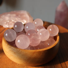 Cargar imagen en el visor de la galería, Esferas de Cuarzo Rosa de Madagascar