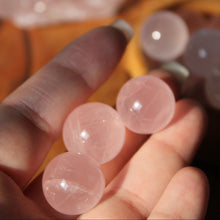 Cargar imagen en el visor de la galería, Esferas de Cuarzo Rosa de Madagascar