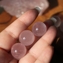 Cargar imagen en el visor de la galería, Esferas de Cuarzo Rosa de Madagascar