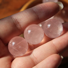 Cargar imagen en el visor de la galería, Esferas de Cuarzo Rosa de Madagascar