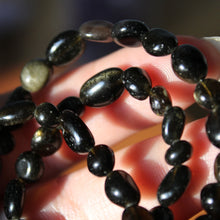 Cargar imagen en el visor de la galería, Gargantilla ajustable con piedras roladas