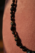 Cargar imagen en el visor de la galería, Gargantilla ajustable con piedras roladas