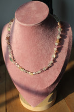 Cargar imagen en el visor de la galería, Gargantilla ajustable con piedras roladas