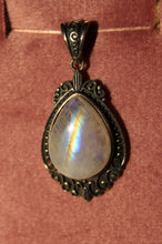 Cargar imagen en el visor de la galería, Dijes Piedra Luna (Plata .925)