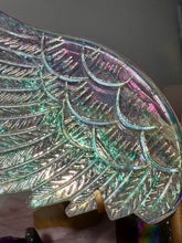 Cargar imagen en el visor de la galería, Alas de Ángel de Cuarzo Hialino aura arcoíris con base
