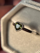 Cargar imagen en el visor de la galería, Anillo Moldavita Facetada (Plata.925)
