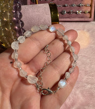 Cargar imagen en el visor de la galería, Pulsera Ajustable Piedra Luna 🌈
