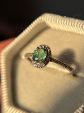 Cargar imagen en el visor de la galería, Anillo de Esmeralda (Plata .925)
