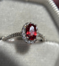 Cargar imagen en el visor de la galería, Anillos Granate
