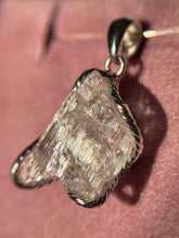 Cargar imagen en el visor de la galería, Dije Kunzita Hielo (Plata .925)
