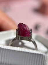 Cargar imagen en el visor de la galería, Anillo Rubí - Zoisita
