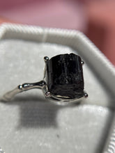 Cargar imagen en el visor de la galería, Anillos Turmalina negra
