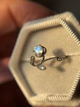 Cargar imagen en el visor de la galería, Anillo Piedra Luna (High Quality) Plata .925
