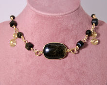 Cargar imagen en el visor de la galería, Gargantilla Obsidiana dorada   (Alambrismo)
