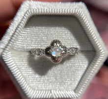 Cargar imagen en el visor de la galería, Anillos Piedra Luna

