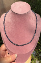 Cargar imagen en el visor de la galería, Gargantilla de Zafiro Azul facetado   ( Plata .925)
