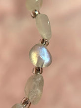 Cargar imagen en el visor de la galería, Pulsera Ajustable Piedra Luna 🌈
