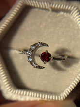 Cargar imagen en el visor de la galería, Anillos media luna - Distintos minerales (Plata .925)
