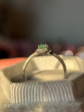 Cargar imagen en el visor de la galería, Anillo de Esmeralda (Plata .925)
