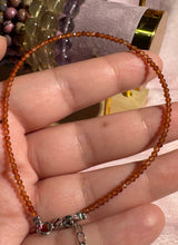 Cargar imagen en el visor de la galería, Pulsera Ajustable piedra facetada (Piedras variadas)
