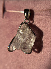 Cargar imagen en el visor de la galería, Dije Kunzita Hielo (Plata .925)
