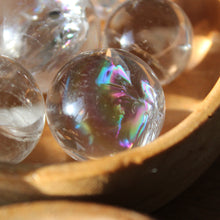 Cargar imagen en el visor de la galería, Esferas de Cuarzo Blanco Hialino con Arcoíris 🌈✨
