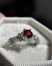 Cargar imagen en el visor de la galería, Anillos Granate
