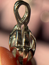 Cargar imagen en el visor de la galería, Relicario Flor de Loto (Plata .925)
