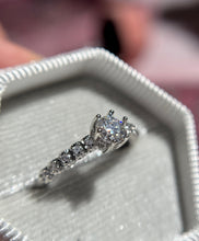 Cargar imagen en el visor de la galería, Anillo Moissanita
