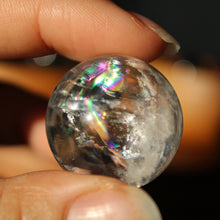 Cargar imagen en el visor de la galería, Esferas de Cuarzo Blanco Hialino con Arcoíris 🌈✨
