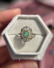 Cargar imagen en el visor de la galería, Anillo Esmeralda
