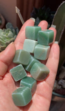 Cargar imagen en el visor de la galería, Cubitos pequeños (distintos minerales)
